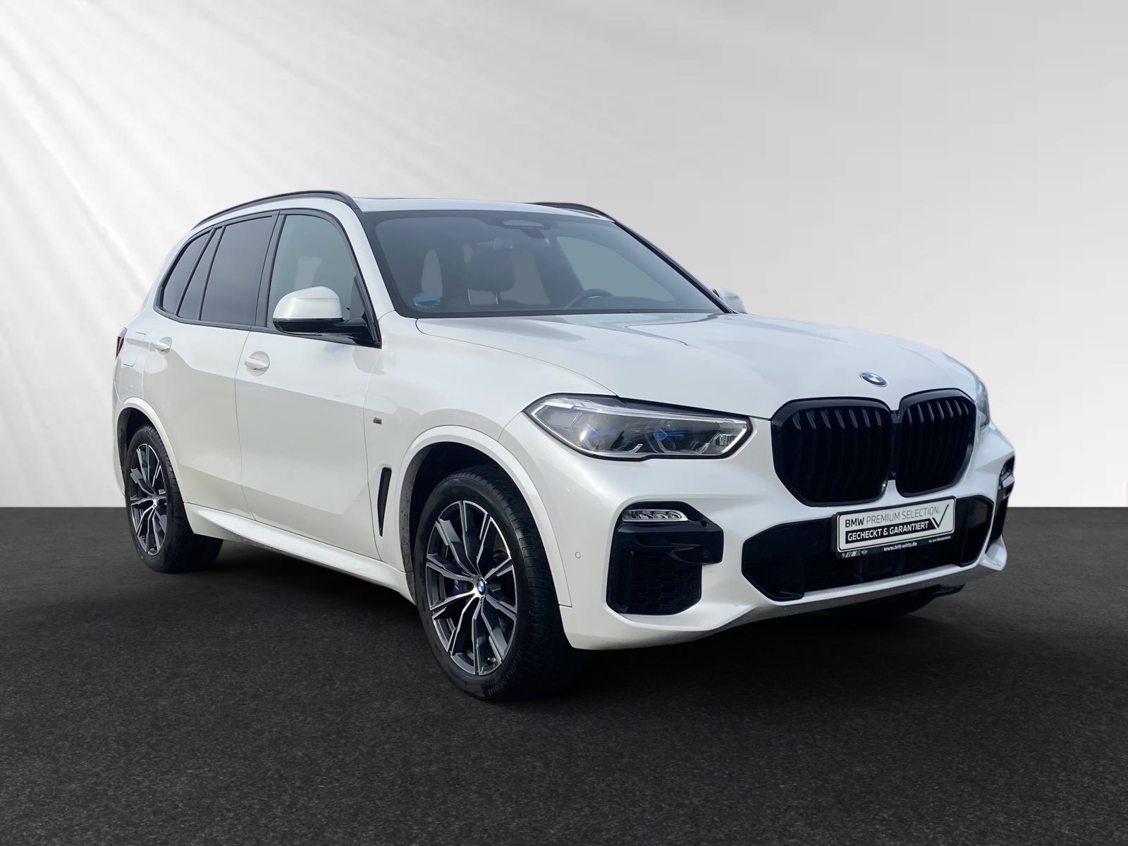 BMW X5 M50i