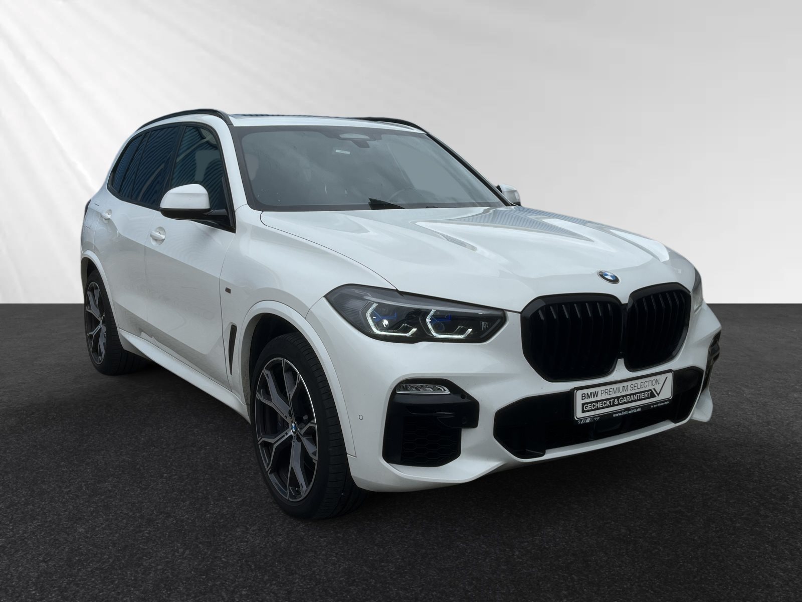 BMW X5 M50i